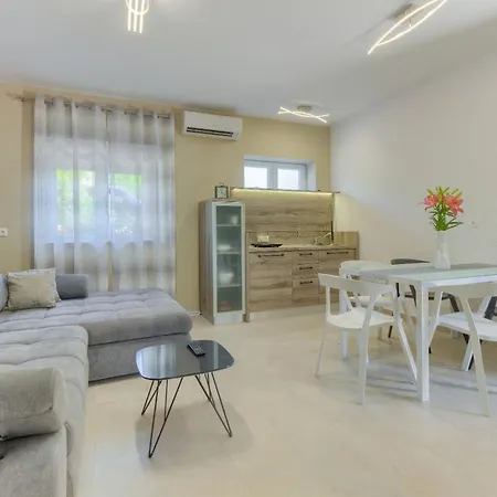 Majestic Kastel Stari With Terrace *