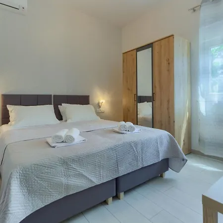 Majestic Kastel Stari With Terrace Apartment *